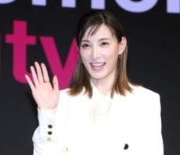 加藤あい　43歳3児ママでもスラリ体型は秘けつ3カ条にアリ！「内側からも外側からもケアをして美しくありたい」