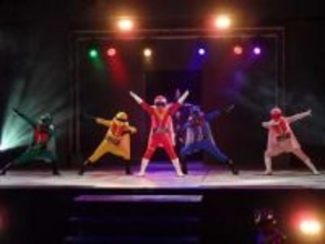 ゴレンジャーがなんと50年ぶりに5人そろってヒーローショーに登場！　「ナンバーワン戦隊ゴジュウジャーショー」