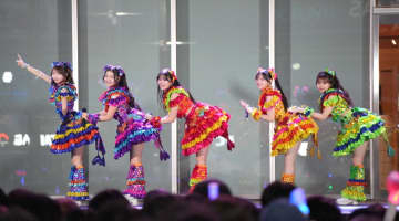 超ときめき♡宣伝部　歌舞伎町に降臨　日本一の繁華街で初歌唱　体調不良の小泉遥香の立ち位置空けて4曲披露