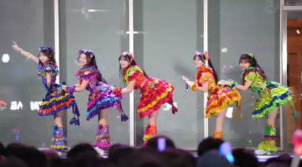 超ときめき♡宣伝部　歌舞伎町に降臨　日本一の繁華街で初歌唱　体調不良の小泉遥香の立ち位置空けて4曲披露