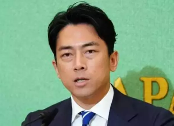 「ビジュアルで負けてない」「負けないくらいのイケメンすぎる」小泉防衛相　トップ俳優と初対面2S公開で反響「似てますね」
