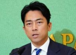 「ビジュアルで負けてない」「負けないくらいのイケメンすぎる」小泉防衛相　トップ俳優と初対面2S公開で反響「似てますね」
