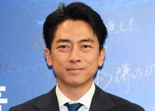 小泉進次郎大臣、オランダ大使館でW杯リアタイ応援　圧倒的アウェーの中も…国防大臣との友情は「維持されました（笑）」