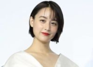 「すっごい絵になる」「なん頭身だコレ」山本美月　初の競馬場で美し過ぎるドレス姿披露！双眼鏡持ち真剣な様子も