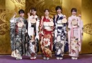 乃木坂46　菅原咲月ら20歳の5人が振り袖姿披露「全て“うま”くいきますように」