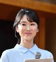 「こんな可愛いママいる？！」「そんな大きな子供が」テレ朝アナ　息子中学卒業を報告、控えめコーデが好感「20代でしょ！」スイス育ち、入社時から異例の大抜擢