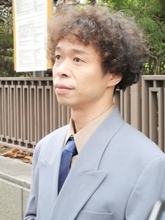 渡邊センス　手づくり「勝訴」ボードでガッツポーズ「完全に勝ったりましたわ！」講談社側に220万の支払い命令