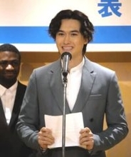 マリウス葉さん　久々に公式の場に現る　国連WFPコンテストで特別審査員　ドイツでの人助けの体験を語る