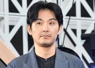 松田龍平が「書き初め」　妻や娘ら家族描いた絵が「可愛すぎて滅♥」「似てる！」「すごすぎ！」と反響