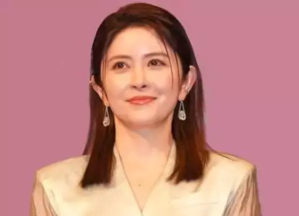 実は元首相の孫、米国人の父は元外交官の人気女優　両親のVTR登場に涙「1番のギフトは家族」衣装は姉のブランドだった