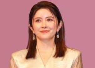 実は元首相の孫、米国人の父は元外交官の人気女優　両親のVTR登場に涙「1番のギフトは家族」衣装は姉のブランドだった