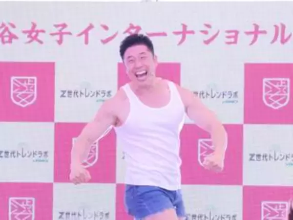 なかやまきんに君　女子校入学式に登場　胸筋に鈴を付け三三七拍子「ヤー！とパワー！のみでここまで来ました」