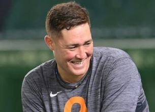 巨人・リチャード「すき焼き鍋うどん」3.2キロを平らげる　浅野翔吾もチャレンジ　檀れい「果敢に挑戦されていてスゴい」