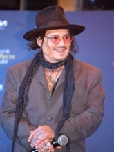 ジョニー・デップ　約1時間超遅れで会見場に　日本でのアート展初開催に感激「日本というのは何百年もの間、素晴らしいアートを輩出してきた場所」