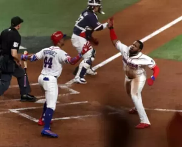 土曜朝に衝撃「エグすぎる」WBCドミニカの神ヘッスラ2発に震撼　100kg超が爆走で本塁突入→飛んで韓国捕手かわし、コールド勝利「日本でも勝てたか…」「勝負への執着が凄い」