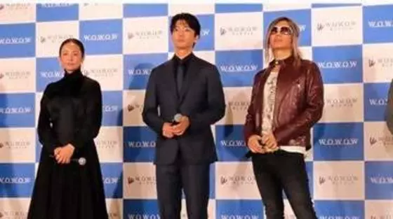 ロン毛になってる！GACKT様　180cm雰囲気ガラリ変えて会見に現る　髪のびるの早っ！　伊藤健太郎と長身並び立つ圧巻