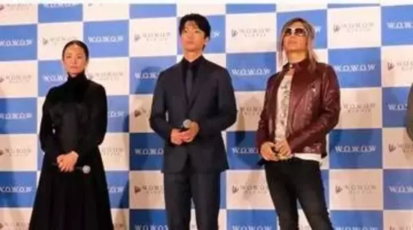 ロン毛になってる！GACKT様　180cm雰囲気ガラリ変えて会見に現る　髪のびるの早っ！　伊藤健太郎と長身並び立つ圧巻