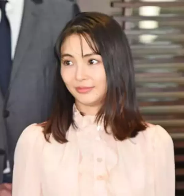 6歳下夫はプロ野球選手の2児ママモデル「夫がいてくれて本当に助かった」家族でディズニー満喫「娘ちゃん大きくなってる」「可愛い♥」の声