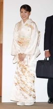 有村架純　白を基調の着物姿で登場　「本当に癒やされました」忘れられないお茶での思い出明かす