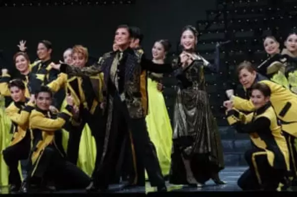 宝塚　月組「侍タイムスリッパー」　時代劇メドレーのフィナーレで大盛り上がり