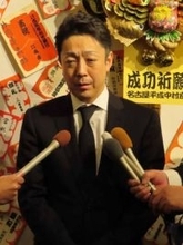 火災で死去　片岡亀蔵さんお別れの会で多くの歌舞伎仲間が献花　八代目尾上菊五郎は目を潤ませ「ただただ残念」