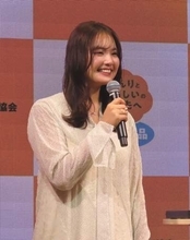 箭内夢菜「おいし～い」冷凍食品を試食しペロリ　冷凍食品協会会長も絶賛「食レポがうまい！」