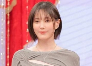 「やっぱ本田翼やったんか」3COINSで机も小物も購入→公園で花見の溶け込み度に驚き「こんなピクニック憧れ」「最高の笑顔」