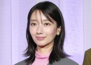 「変わらないなずっと」「いつまでも可愛い」母親役登場の女優65歳に反響　元超人気アイドル→引退経て復帰、妹も女優【月夜行路】