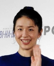「どこのモデルかと」「筋肉の長澤まさみ感」「あいみょん♥」ロング髪の浜口京子のデニム私服姿に反響　2日で1730万件表示