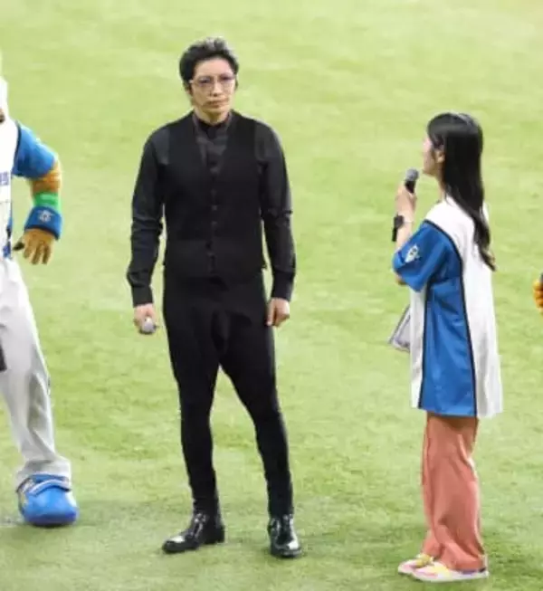 何度みても面白いw【酒のツマミ】総集編に「GACKTの始球式」再来で騒然「オジさん」「かわいい」投球前は「魔球」投げそうなのにw