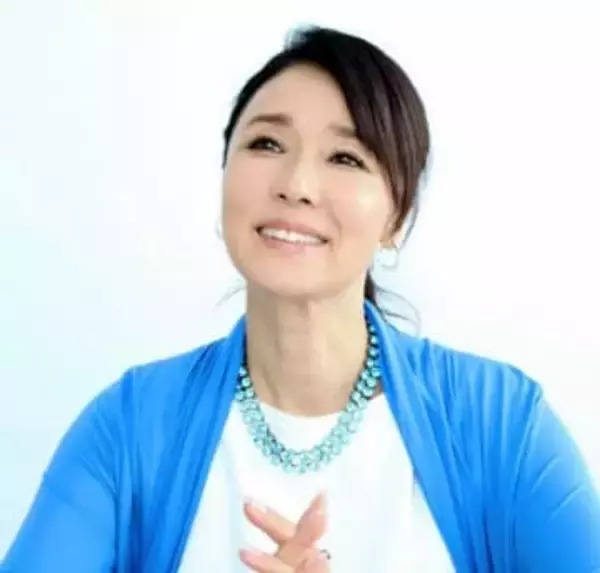 誰？このイケメン！浅野ゆう子「現役時代からの」友人、元プロ野球選手と再会「渋くてカッコいい」「奥様も変わらず可愛くて美しい」人柄も素敵と