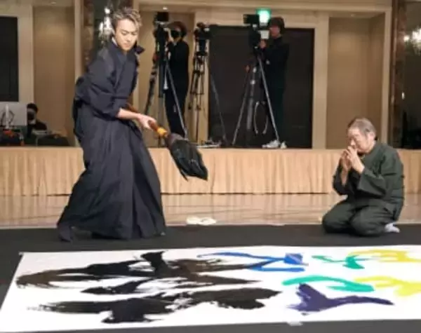 書道八段のEXILE　TAKAHIROが圧巻パフォ　一筆入魂の書き初め　「LDH　PERFECT-」開幕記念会見