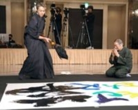 書道八段のEXILE　TAKAHIROが圧巻パフォ　一筆入魂の書き初め　「LDH　PERFECT-」開幕記念会見