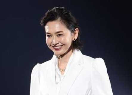 賀来千香子　本当に64歳？かっこよすぎる白のセットアップ姿で登場　「JJ」50周年イベントに「とても光栄」
