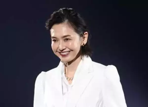 賀来千香子　本当に64歳？かっこよすぎる白のセットアップ姿で登場　「JJ」50周年イベントに「とても光栄」