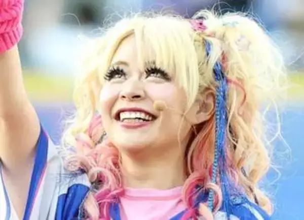 エルフ荒川が「ナチュラルギャル」姿に　薄めメークでも目元パッチリ「これ以上ドキドキさせるの、勘弁」