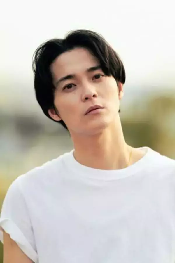 発表文が超達筆！京都の名店四代目イケメン俳優が結婚「運命の名の下に巡り合い」お相手は双子ユニットの姉　左手薬指にはゴールドの指輪がキラリ