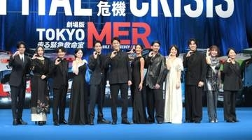 凄いな…　菜々緒　衝撃ドレスで舞台挨拶　横から見たら、うわっ！驚きの姿　172cm完璧、腕も足もムダなしピキーン！　これはめちゃくちゃ鍛えてる！