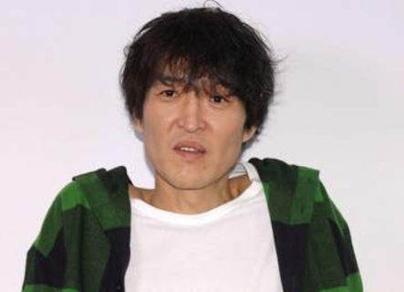 千原ジュニア　初対面で衝撃の超大物「人ってこんなに光を放つんかくらいのオーラ」　ズラーッと揃う喪服の中で「グレーのスーツに黒い腕章」
