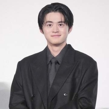 鈴鹿央士、舞台挨拶で突然言葉飛ぶ　キャスト陣が次々ささやきフォロー「やば、汗かいちゃった」