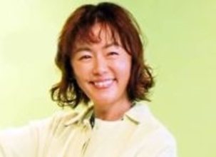 「凄い遠近法みたい♥可愛い」「ボードが小さく見える！！」　御嶽海が海パン一丁でSUP挑戦　女優投稿の南国写真にファン歓喜