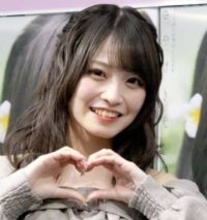 SKE48入内嶋涼、気合の超ミニスカにオフショルで写真集アピール「普段だったら見せたくない姿も」