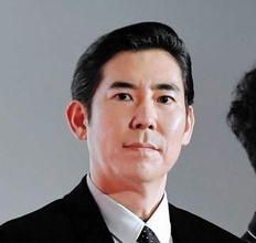 自宅に誘拐予告で刑事と5カ月共同生活…スター2世俳優が驚きの少年期を告白　別れの時は「行かないで！」