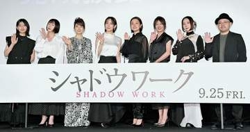 真ん中の生地ない！「どうやって着るの？！」吉岡里帆の左端、凄い複雑ドレスの22歳女優に視線集まる　大河「光る君へ」で注目