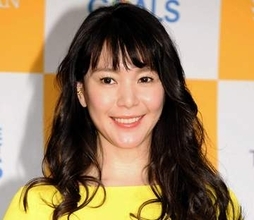 えぇっ靴下巻き？！2児ママ知花くらら　ゆるふわ髪は「靴下」で巻いていた！　ミス世界2位、難関大卒の努力家