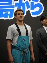 関口メンディー　初主演舞台のキービジュアルにクレーム「主演の僕よりもモト冬樹さんの方がでかい」