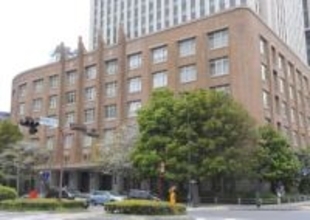 「見るに堪えない」「県警に通報した」新たな学校【暴行動画】拡散しネット騒然　目疑う酷い暴力、廊下に倒した生徒の頭を強烈蹴り　危険な衝撃音「いじめで終わらせるな」早急確認・捜査求める声