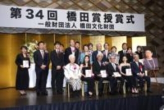 「はなまるマーケット」元アナ斎藤哲也さん　最高135キロから現在78キロまで大減量の姿　授賞式で司会進行