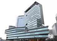 面臨中國制裁的維新黨議員表示：「我並不特別想去，這對我來說也無所謂。」相反，他很自豪地以「光榮」的身份出現在電視上。