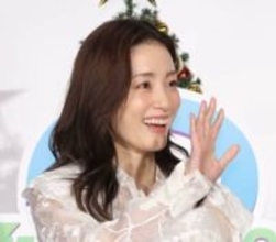 「破壊力やばああ！」M-1で今年も祭りの上戸彩　まるで花嫁♥な純白ドレスで登場、会場魅了　「一番うれしい」意見明かす